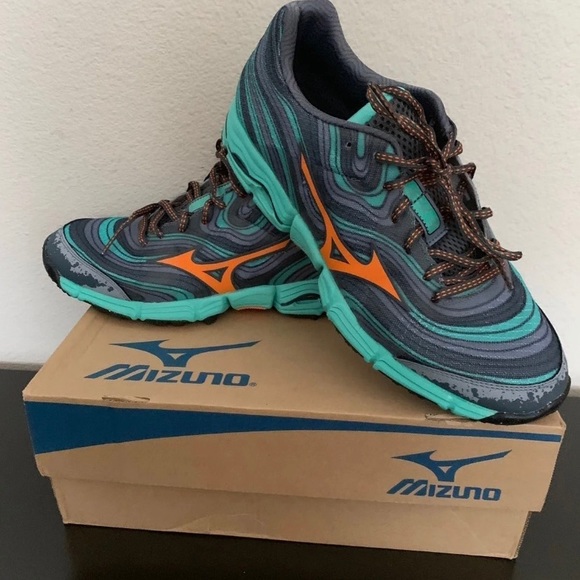 Mizuno Shoes - Brand New never worn women’s Mizuno Wave Kazan